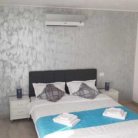 Water Lily Apartment - Self Check-In Oradea Buitenkant foto