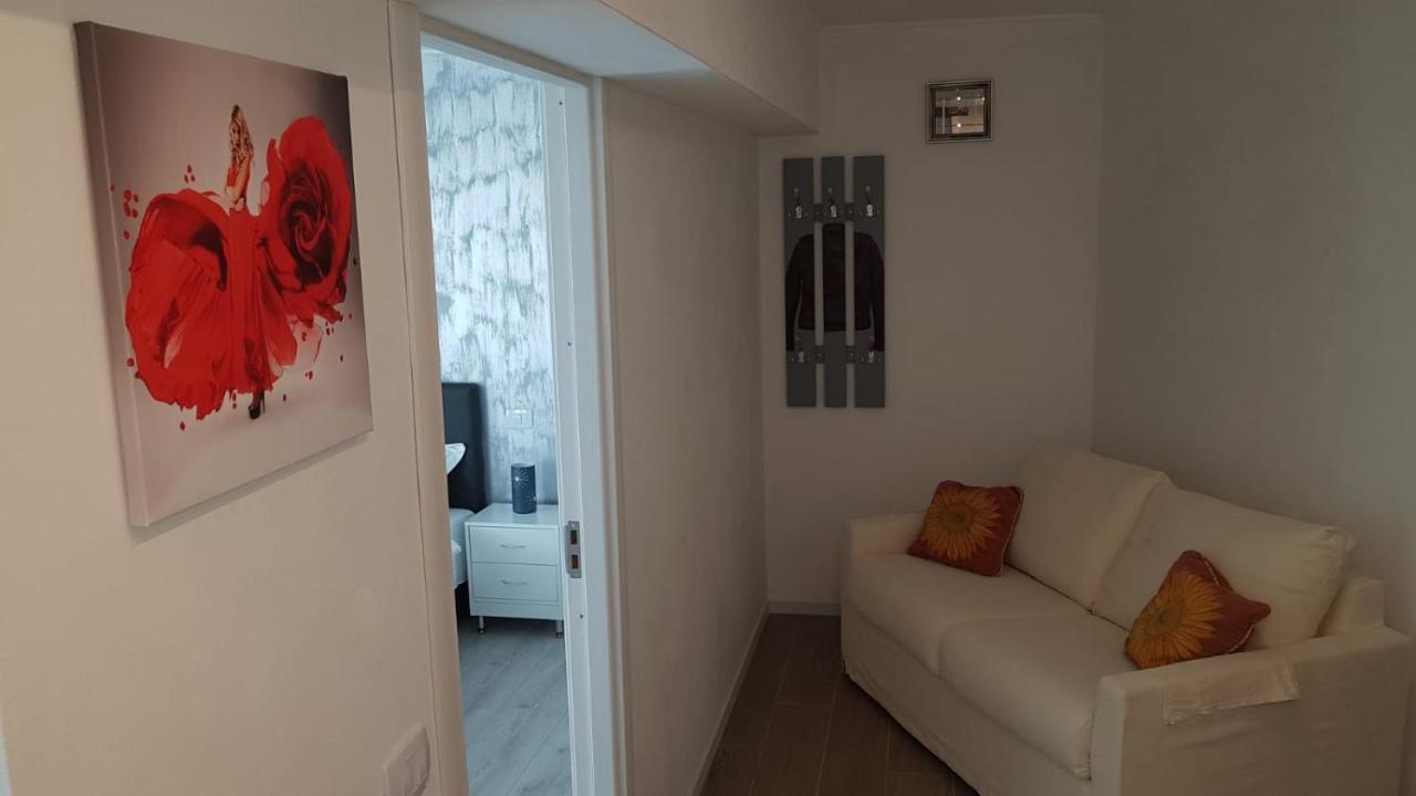 Water Lily Apartment - Self Check-In Oradea Buitenkant foto