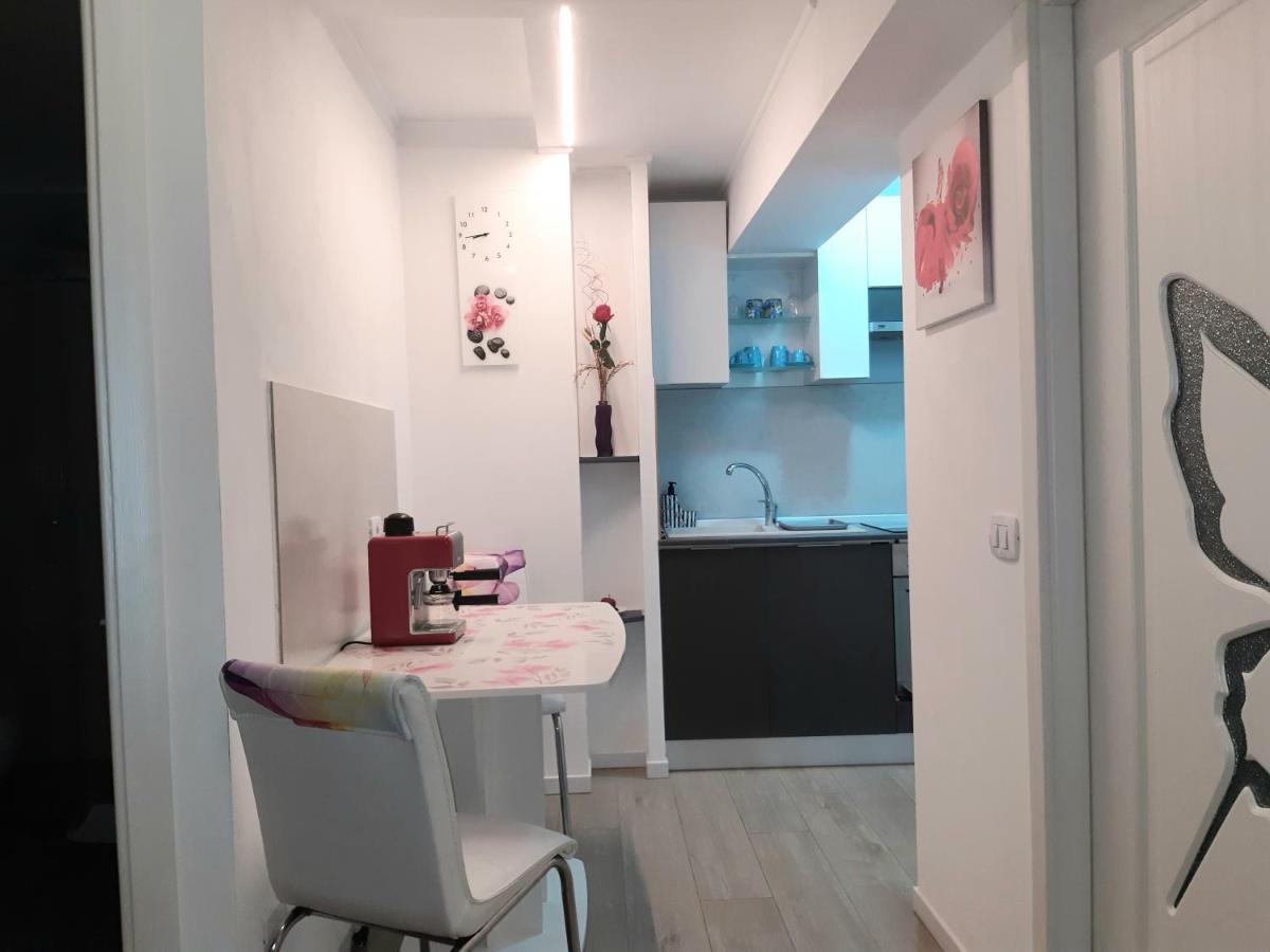 Water Lily Apartment - Self Check-In Oradea Buitenkant foto